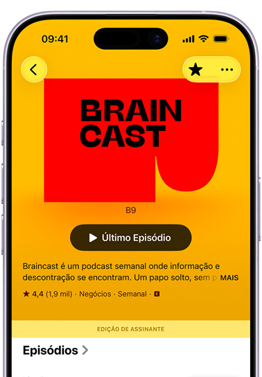 A tela do iPhone mostra o canal Braincast no app Apple Podcasts, com fundo laranja e o logotipo em vermelho e preto. Na descrição, o texto diz "Braincast é um podcast semanal onde informação e descontração se encontram"