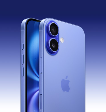 Due iPhone 16 blu oltremare, uno di fronte all’altro: uno mostra parzialmente il display e il lato, con tasto Azione e tasti del volume. L’altro mostra la parte posteriore con il sistema evoluto a doppia fotocamera nell’angolo in alto a sinistra, e il lato, con tasto laterale.