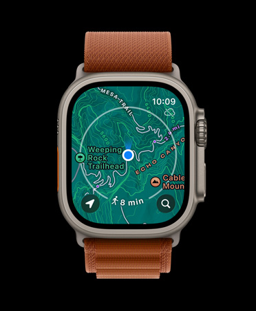 Apple Watch Ultra 3, boett i naturligt titan, offlinekarta, kommande färdbeskrivning, armband, terrakottafärgad bergsloop