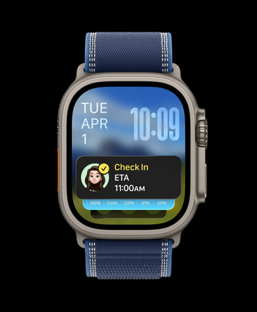 Apple Watch Ultra 3, boett i svart titan, notis från Avstämning placerad ovanpå den smarta traven, terrängloop i blått/klarblått