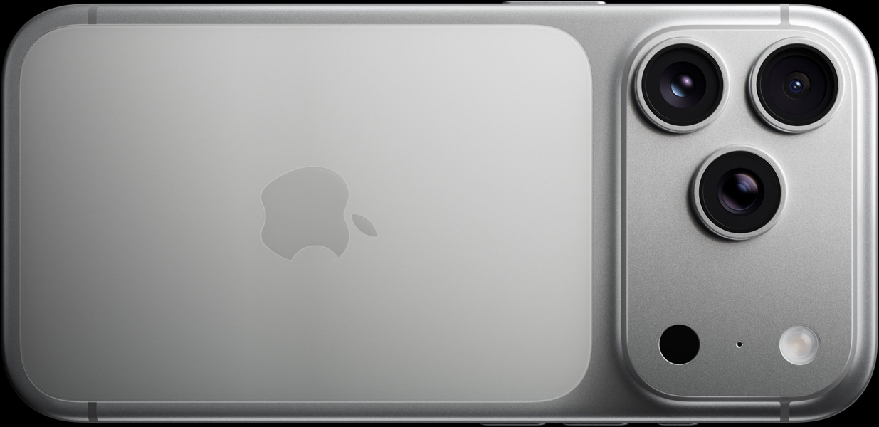 Gümüş rengi iPhone 17 Pro’nun arkadan görünümü, Pro kamera sistemi, 3 adet lens, mikrofon, flaş