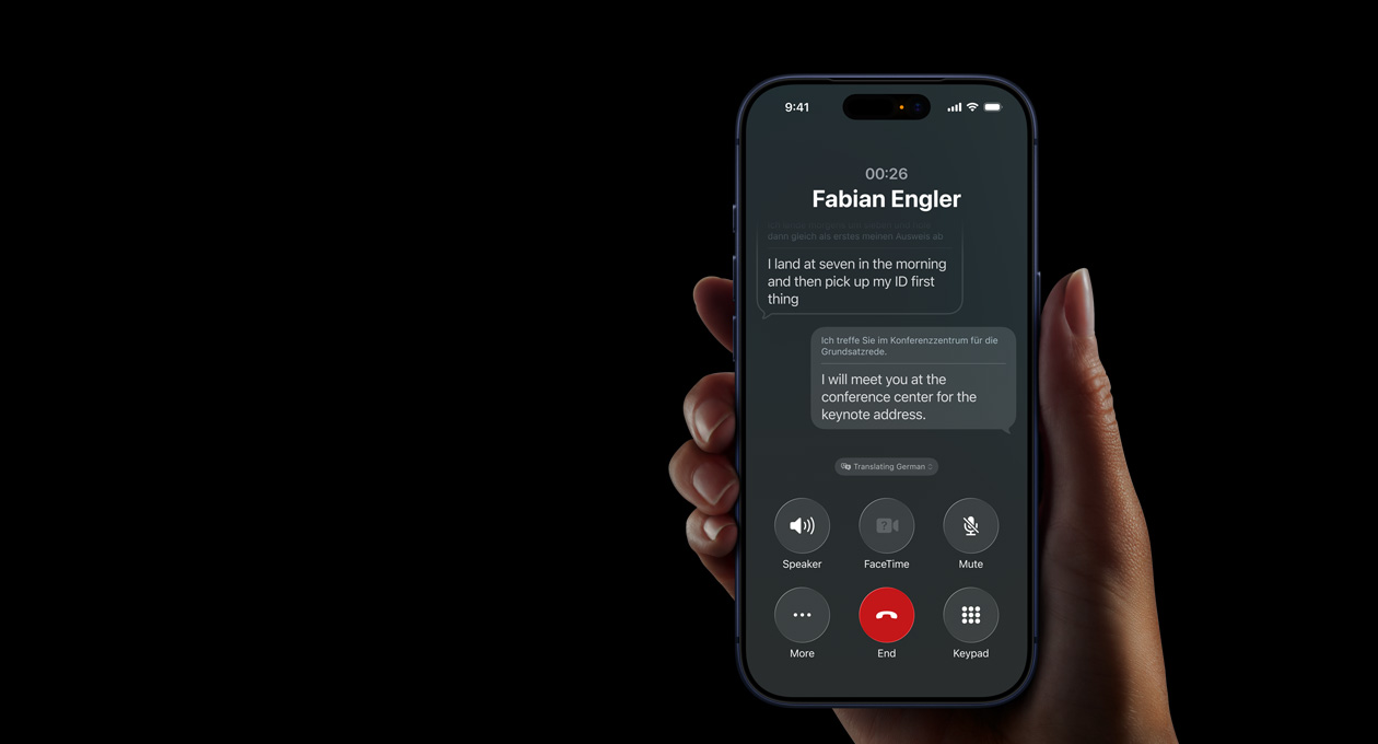 Elde tutulan bir iPhone 17 Pro’da arama sırasında Apple Intelligence Canlı Çeviri özelliği gösteriliyor, hoparlör açık.