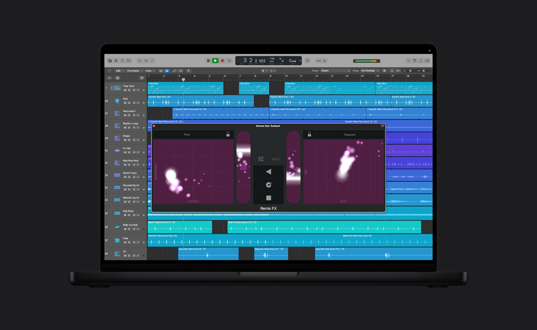 Écran d’un MacBook Pro 16 pouces montrant Remix FX, fenêtre Stereo Out: Radiant, le filtre à gauche et le répétiteur à droite, irradiations mauves