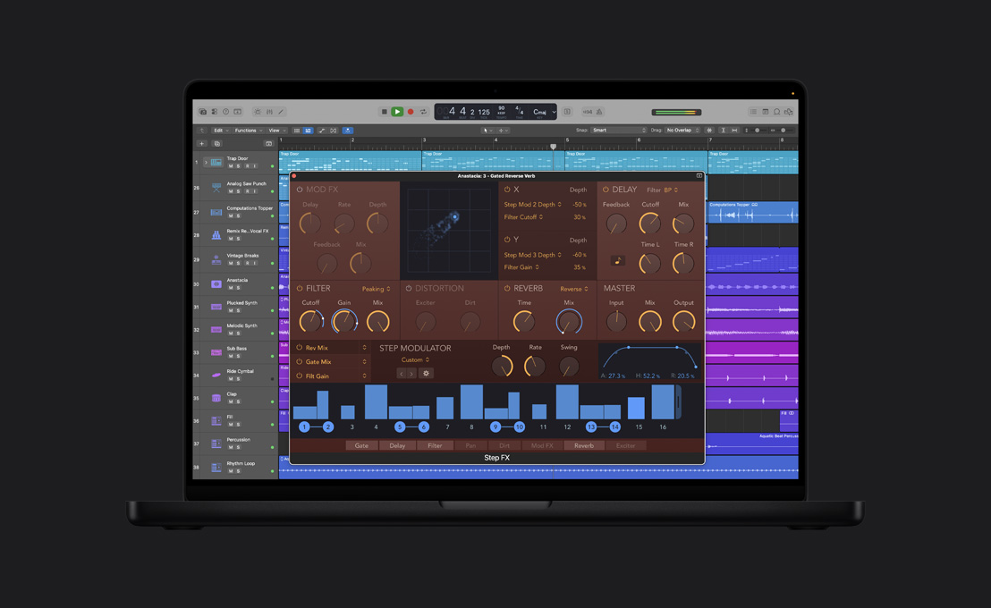 Écran d’un MacBook Pro 16 montrant Step FX, fenêtre Anastasia: 3 - Gated Reverse Verb, boutons de modulation, délai, filtre, distorsion, réverbération et master, graphique bleu en bas