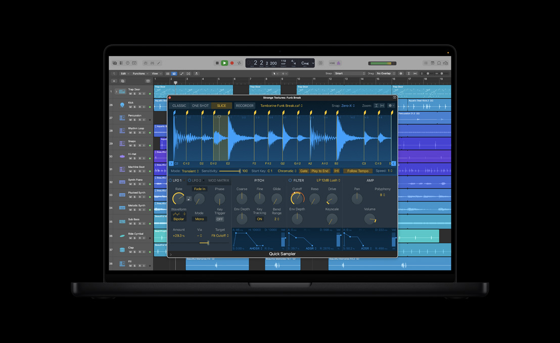 MacBook Pro 16 pouces, table de mixage Logic Pro, fenêtre Quick Sampler ouverte